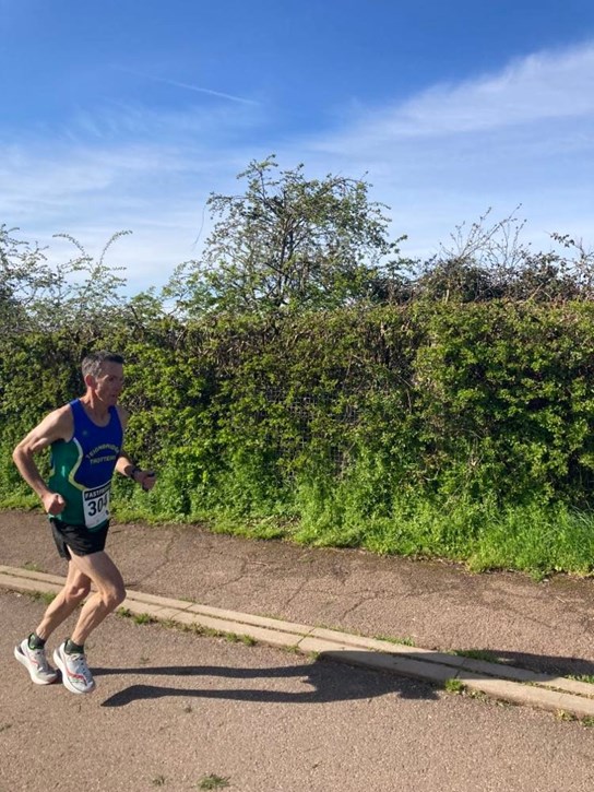 james saunders on his way to a new course record.jpeg